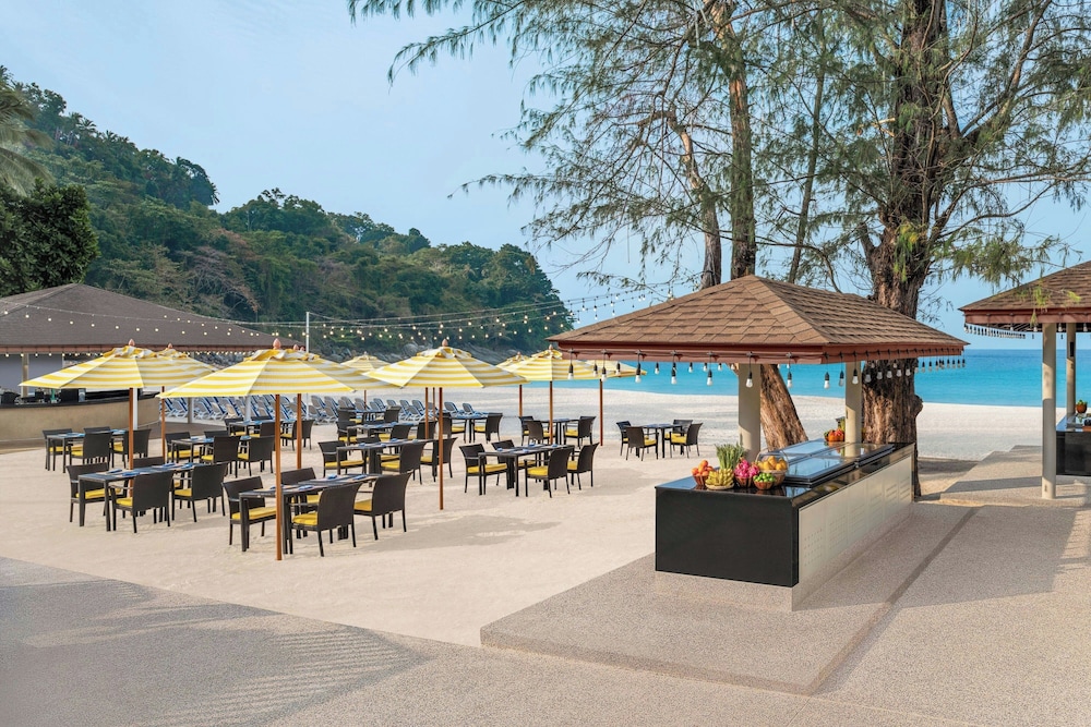 Le Meridien Phuket Beach Resort — Restaurant & bars in Karon, Phuket Province