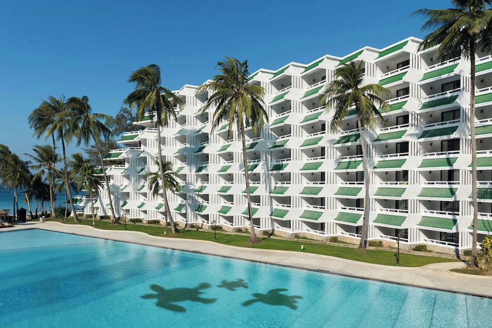 Le Meridien Phuket Beach Resort — Hotel building in Karon, Phuket Province