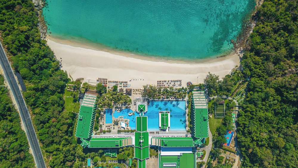 Le Meridien Phuket Beach Resort — Beach in Karon, Phuket Province
