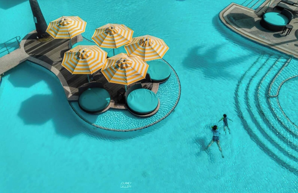 Le Meridien Phuket Beach Resort — Swimming pool in Karon, Phuket Province