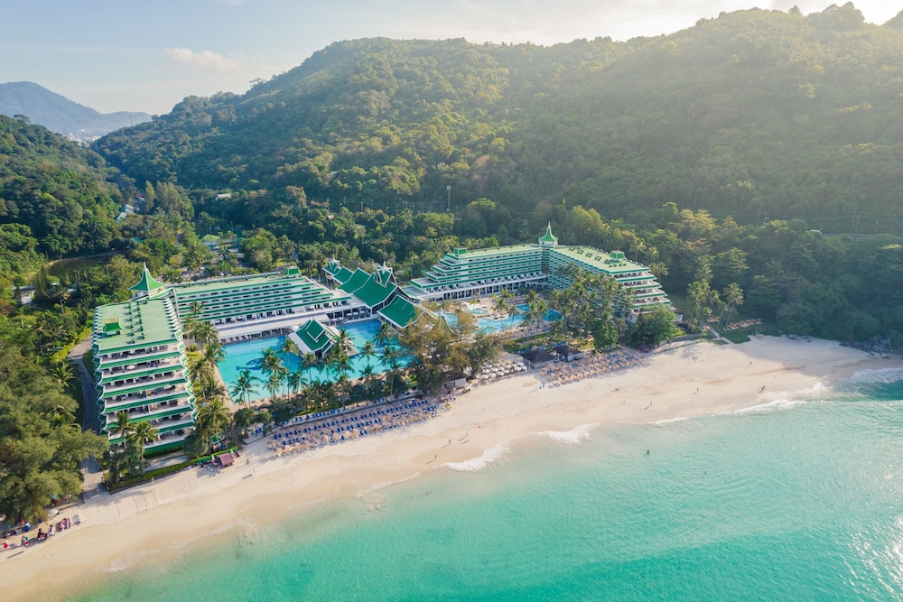 Le Meridien Phuket Beach Resort — Hotel building in Karon, Phuket Province