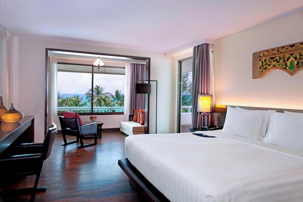 Le Meridien Phuket Beach Resort — Hotel rooms in Karon, Phuket Province