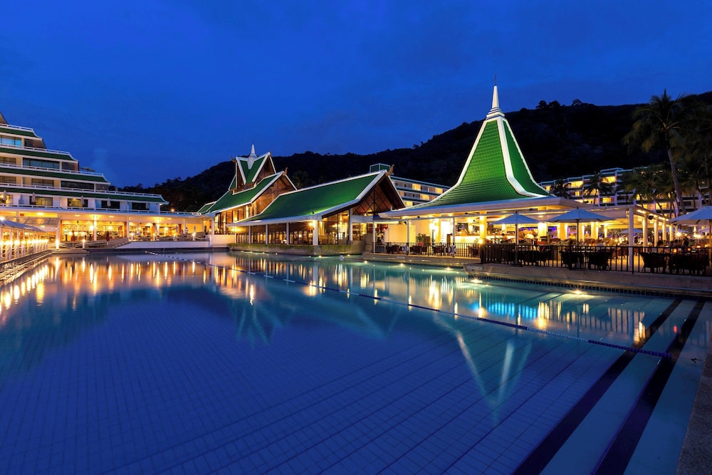 Le Meridien Phuket Beach Resort — Hotel building in Karon, Phuket Province