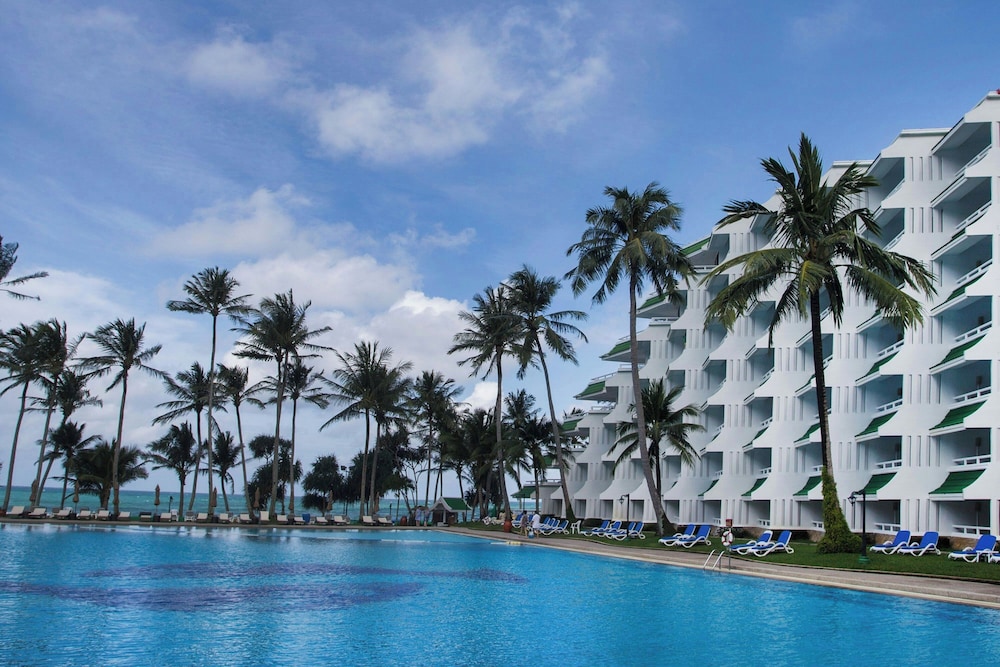 Le Meridien Phuket Beach Resort — Swimming pool in Karon, Phuket Province