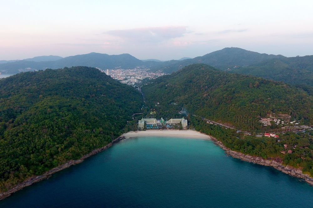 Le Meridien Phuket Beach Resort — Beach in Karon, Phuket Province