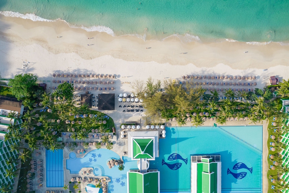 Le Meridien Phuket Beach Resort — Beach in Karon, Phuket Province