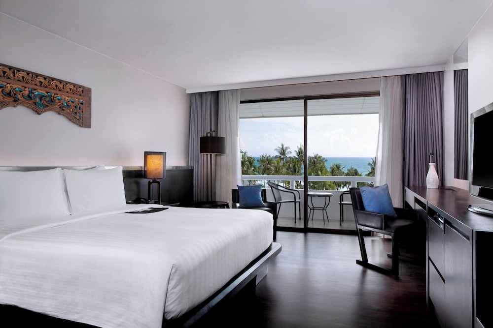 Le Meridien Phuket Beach Resort — Hotel rooms in Karon, Phuket Province