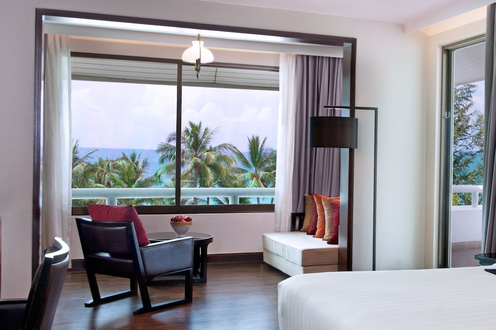 Le Meridien Phuket Beach Resort — Hotel rooms in Karon, Phuket Province
