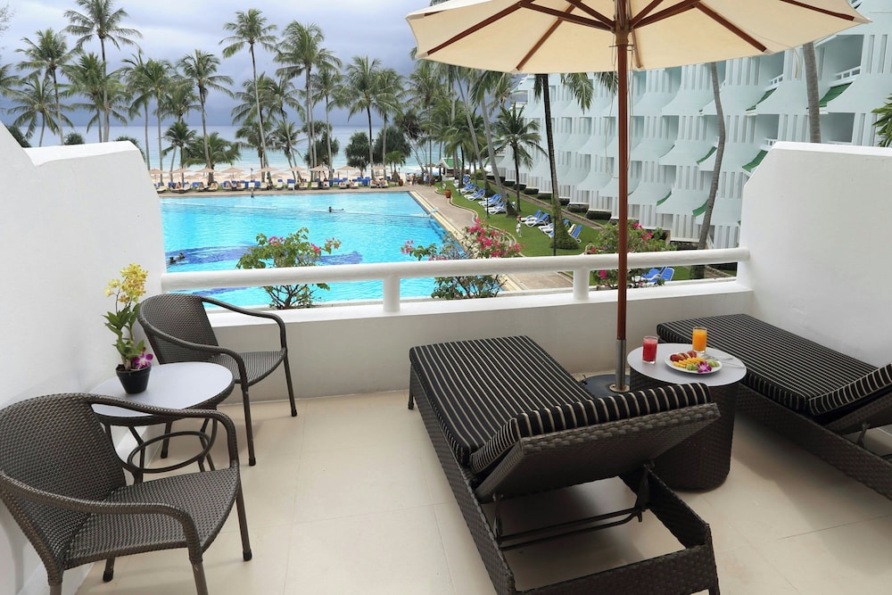 Le Meridien Phuket Beach Resort — Swimming pool in Karon, Phuket Province