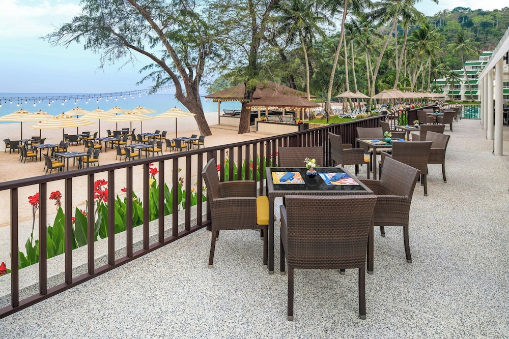 Le Meridien Phuket Beach Resort — Restaurant & bars in Karon, Phuket Province