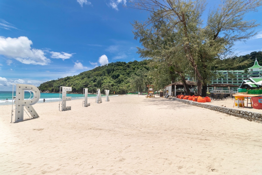 Le Meridien Phuket Beach Resort — Beach in Karon, Phuket Province