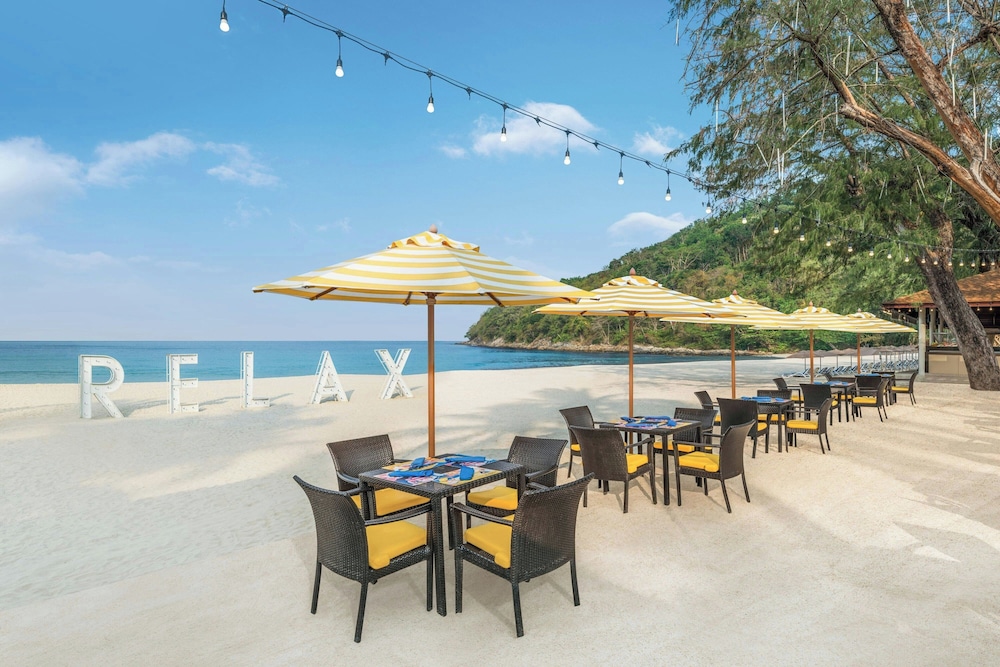 Le Meridien Phuket Beach Resort — Restaurant & bars in Karon, Phuket Province