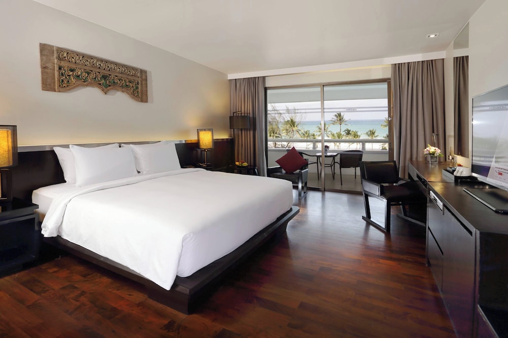 Le Meridien Phuket Beach Resort — Hotel rooms in Karon, Phuket Province