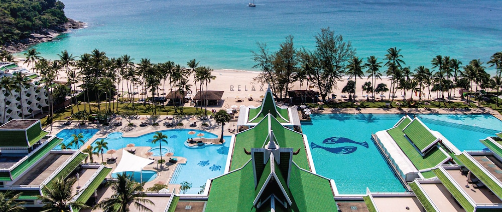 Le Meridien Phuket Beach Resort — Swimming pool in Karon, Phuket Province