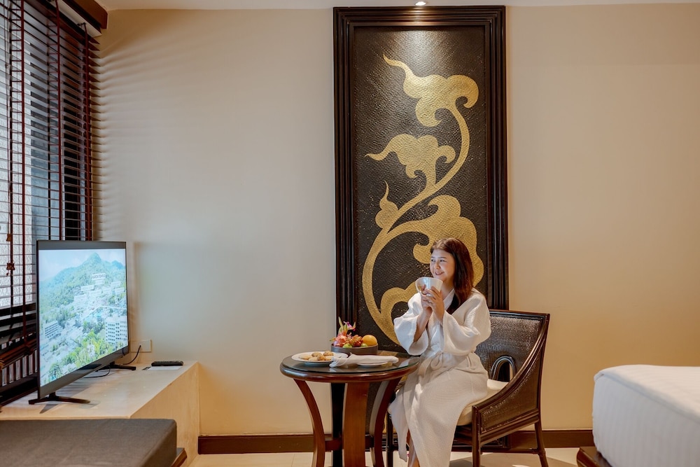 Paradox Resort Phuket — Hotel rooms in Karon, Phuket Province