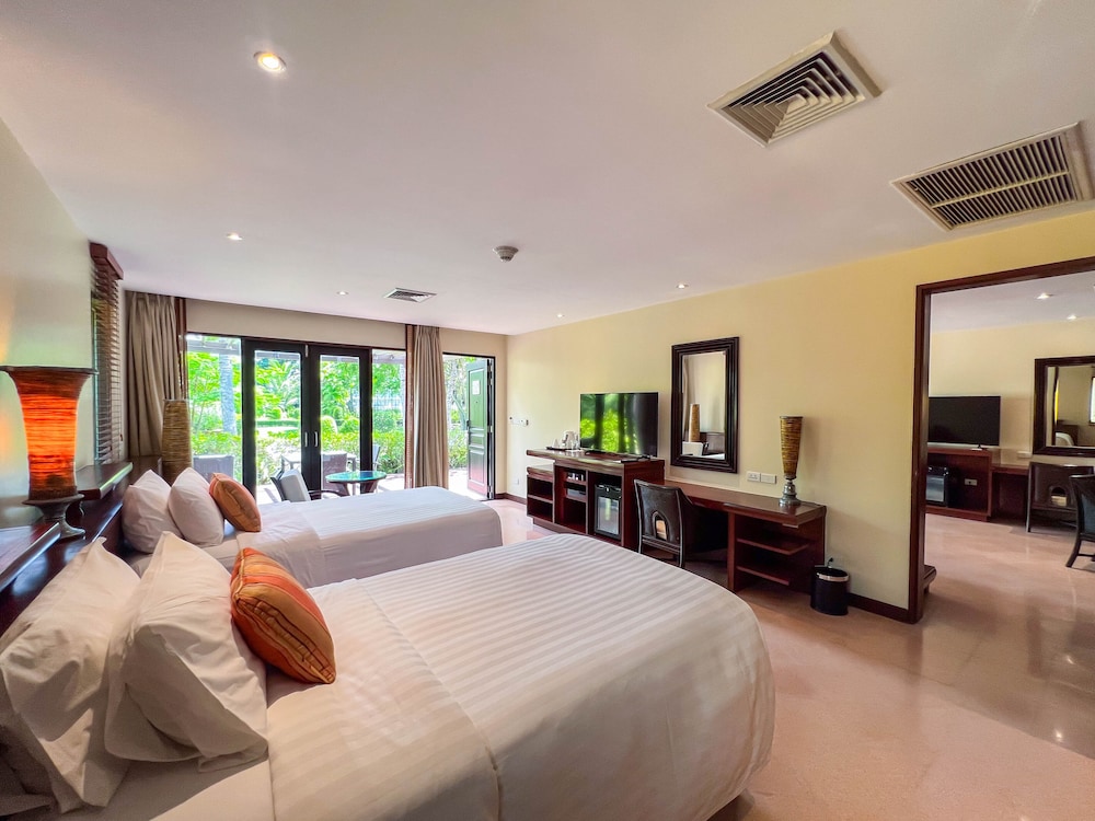 Paradox Resort Phuket — Hotel rooms in Karon, Phuket Province