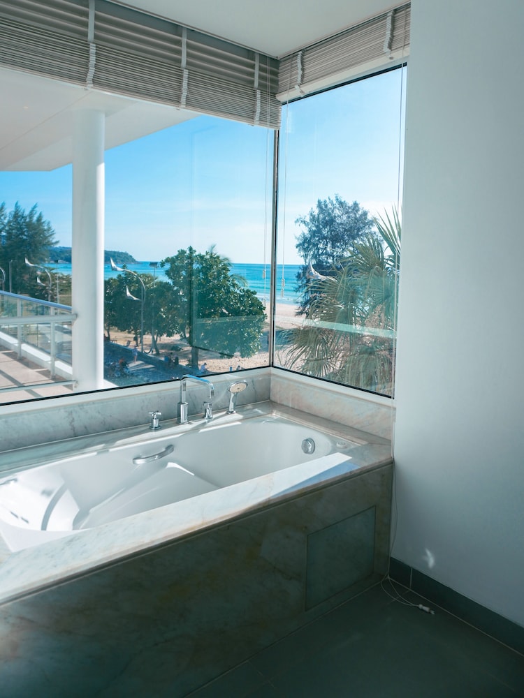 Paradox Resort Phuket — Hotel rooms in Karon, Phuket Province