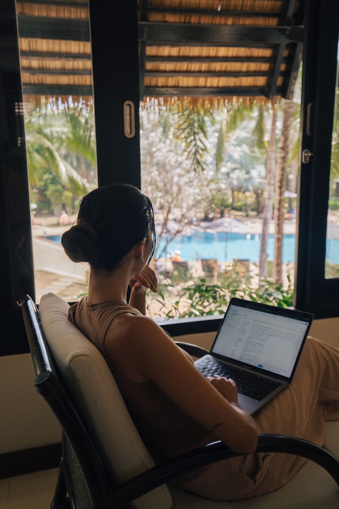 Paradox Resort Phuket — Hotel rooms in Karon, Phuket Province