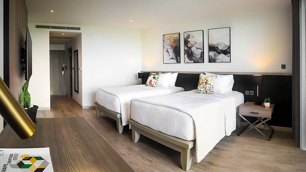 Paradox Resort Phuket — Hotel rooms in Karon, Phuket Province