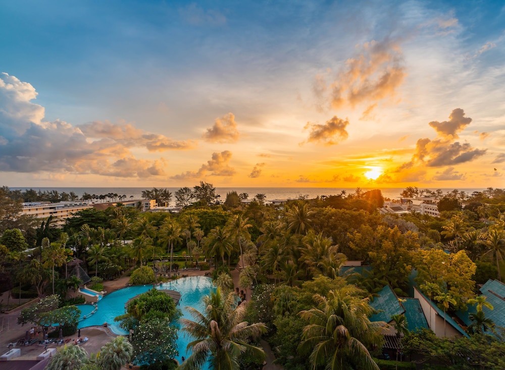 Paradox Resort Phuket — Swimming pool in Karon, Phuket Province