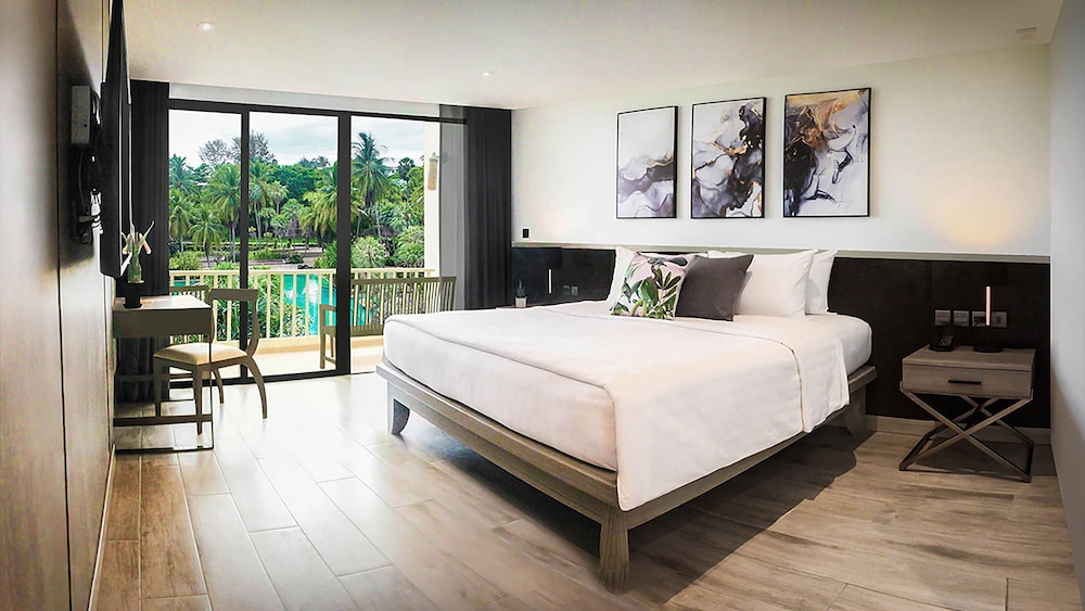 Paradox Resort Phuket — Hotel rooms in Karon, Phuket Province