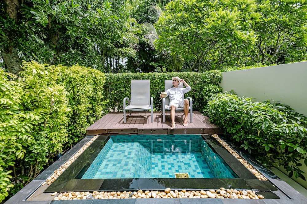 Paradox Resort Phuket — Swimming pool in Karon, Phuket Province