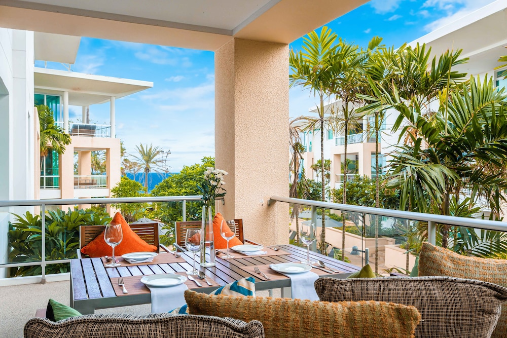 Paradox Resort Phuket — Restaurant & bars in Karon, Phuket Province