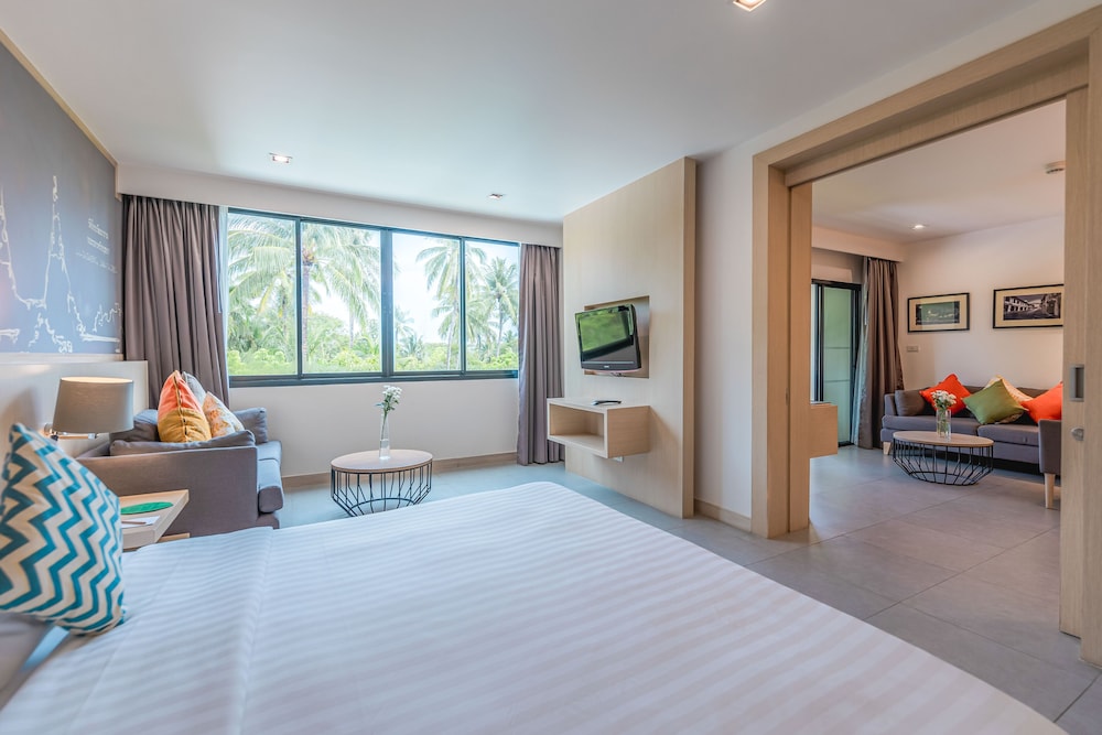 Paradox Resort Phuket — Hotel rooms in Karon, Phuket Province