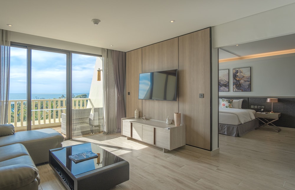 Paradox Resort Phuket — Hotel rooms in Karon, Phuket Province