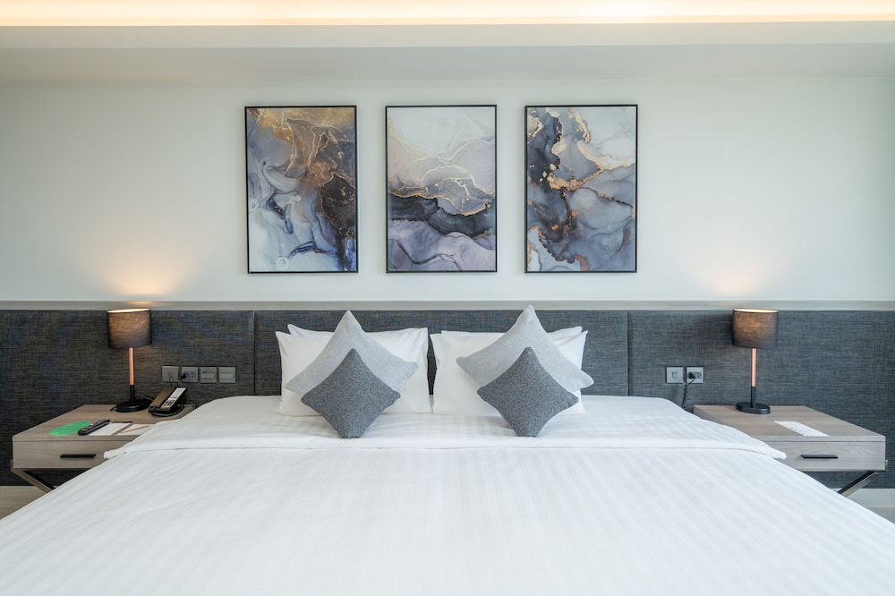 Paradox Resort Phuket — Hotel rooms in Karon, Phuket Province
