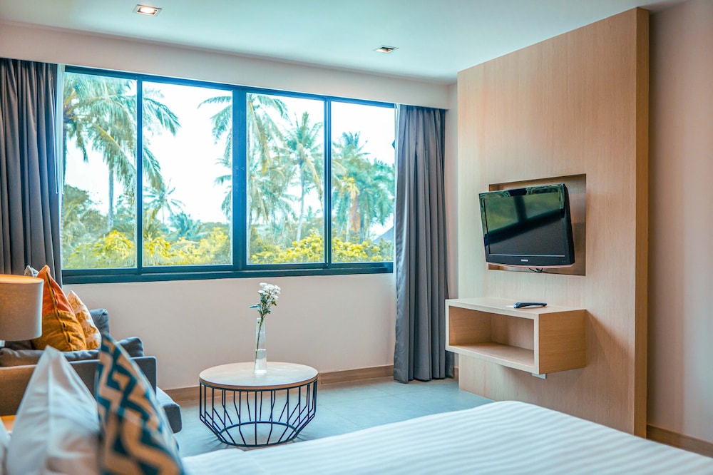 Paradox Resort Phuket — Hotel rooms in Karon, Phuket Province