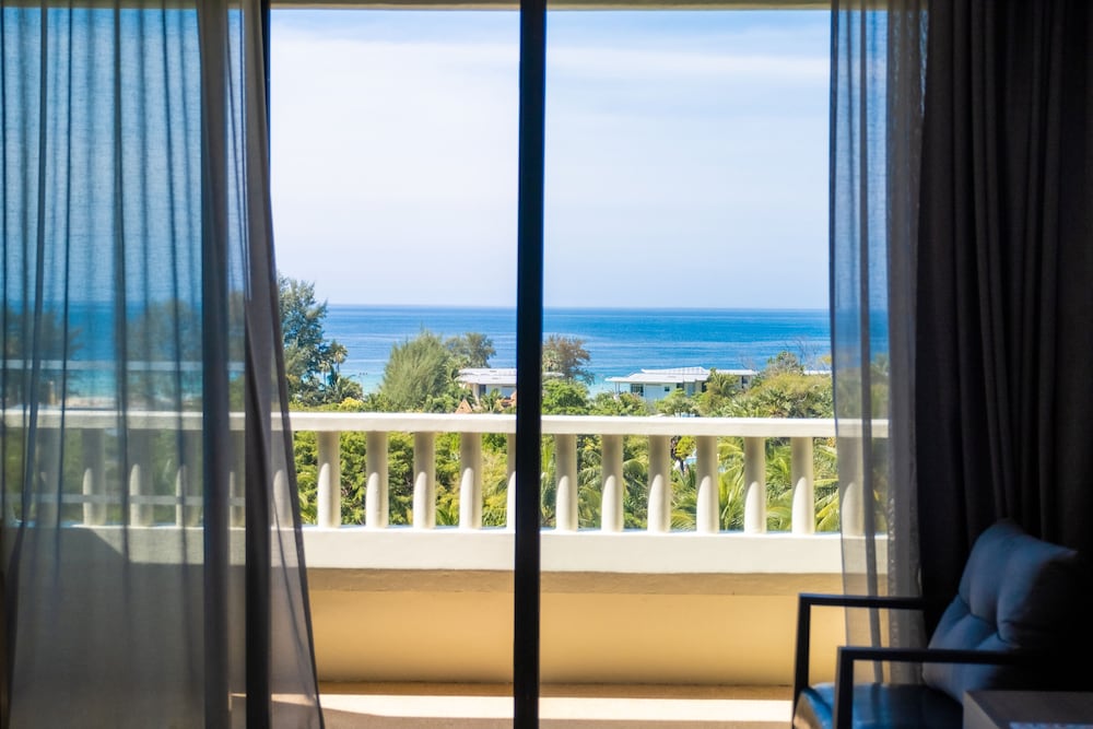 Paradox Resort Phuket — Hotel rooms in Karon, Phuket Province