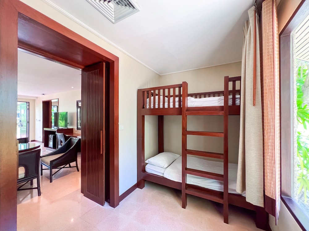 Paradox Resort Phuket — Hotel rooms in Karon, Phuket Province