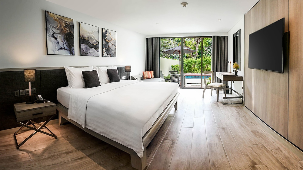 Paradox Resort Phuket — Hotel rooms in Karon, Phuket Province