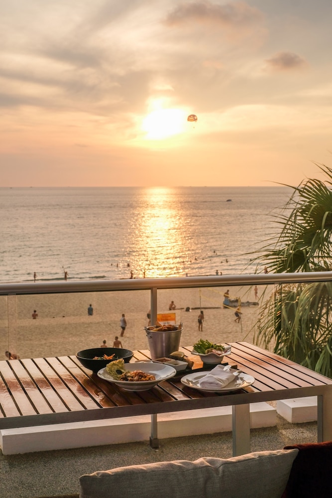 Paradox Resort Phuket — Restaurant & bars in Karon, Phuket Province