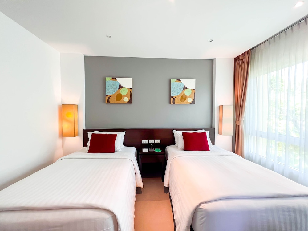 Paradox Resort Phuket — Hotel rooms in Karon, Phuket Province