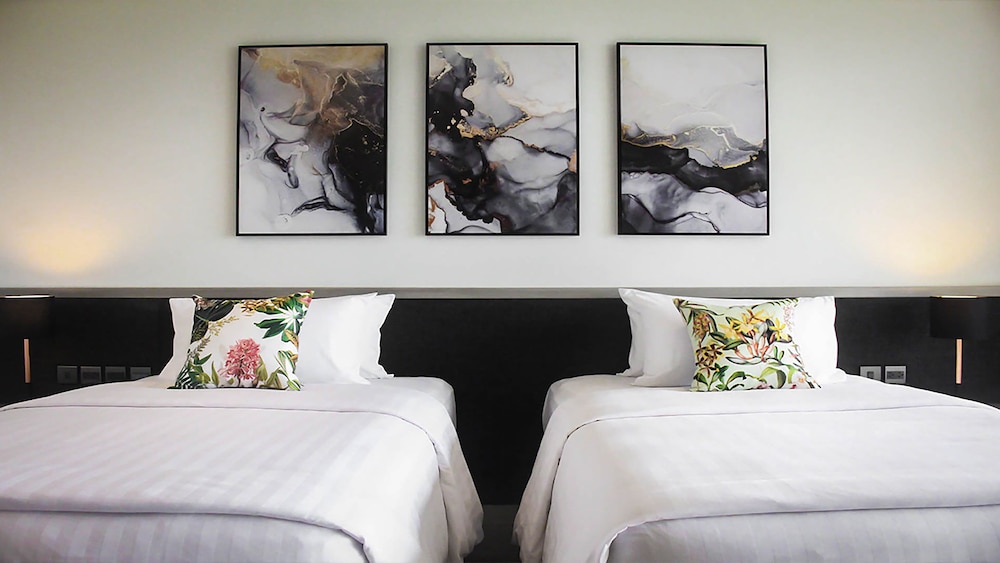 Paradox Resort Phuket — Hotel rooms in Karon, Phuket Province