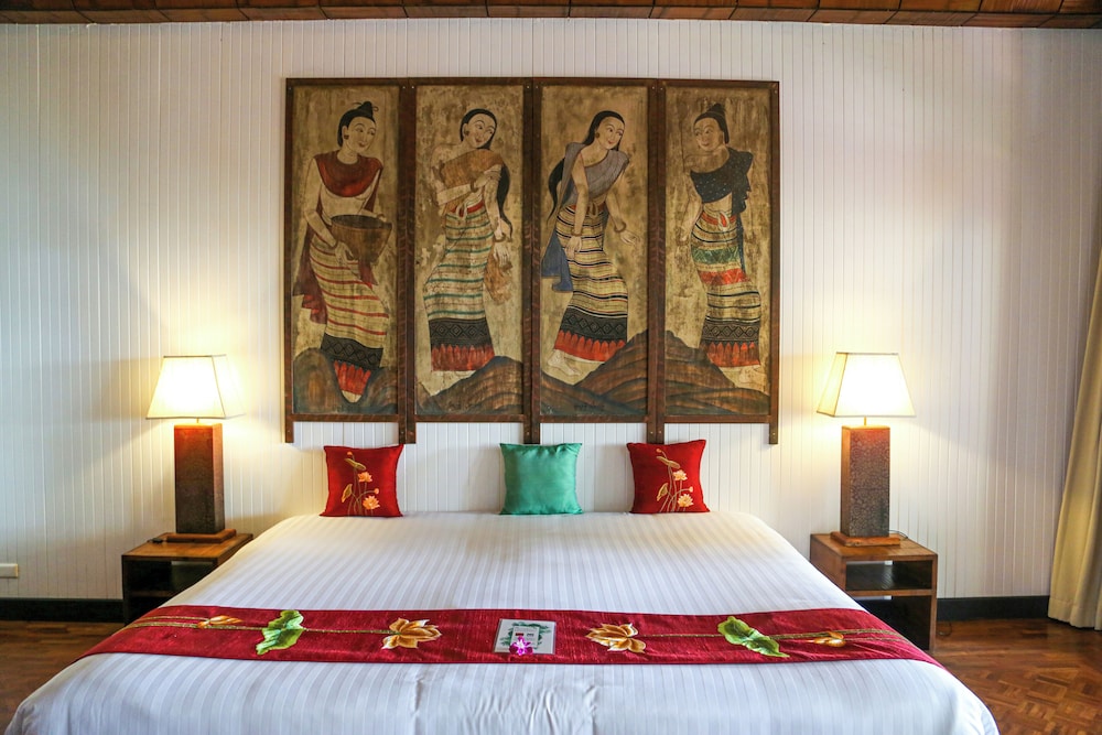Mom Tri's Villa Royale — Karon, Phuket Province