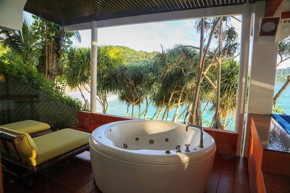 Mom Tri's Villa Royale — Karon, Phuket Province