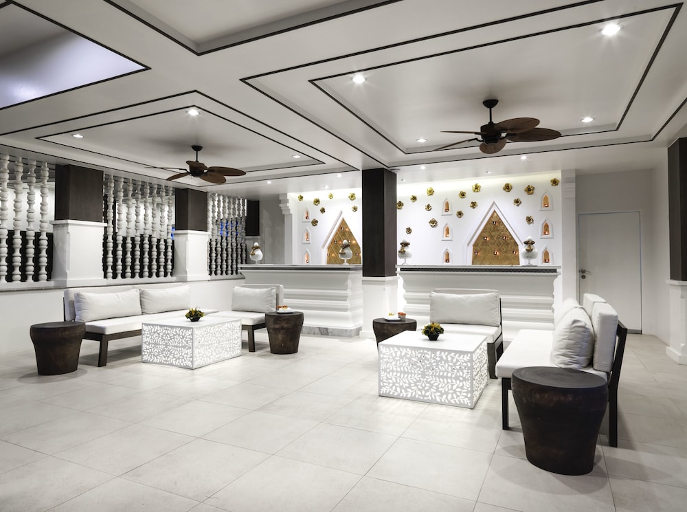 Chanalai Flora Resort, Kata Beach — Hotel building in Karon, Phuket Province