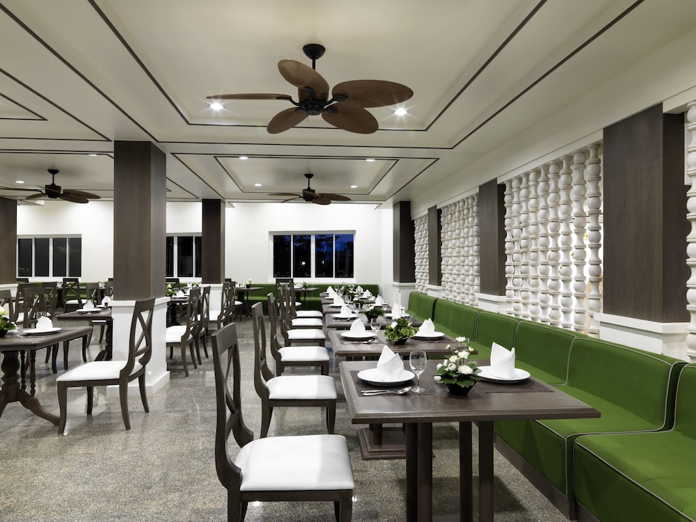 Chanalai Flora Resort, Kata Beach — Restaurant & bars in Karon, Phuket Province