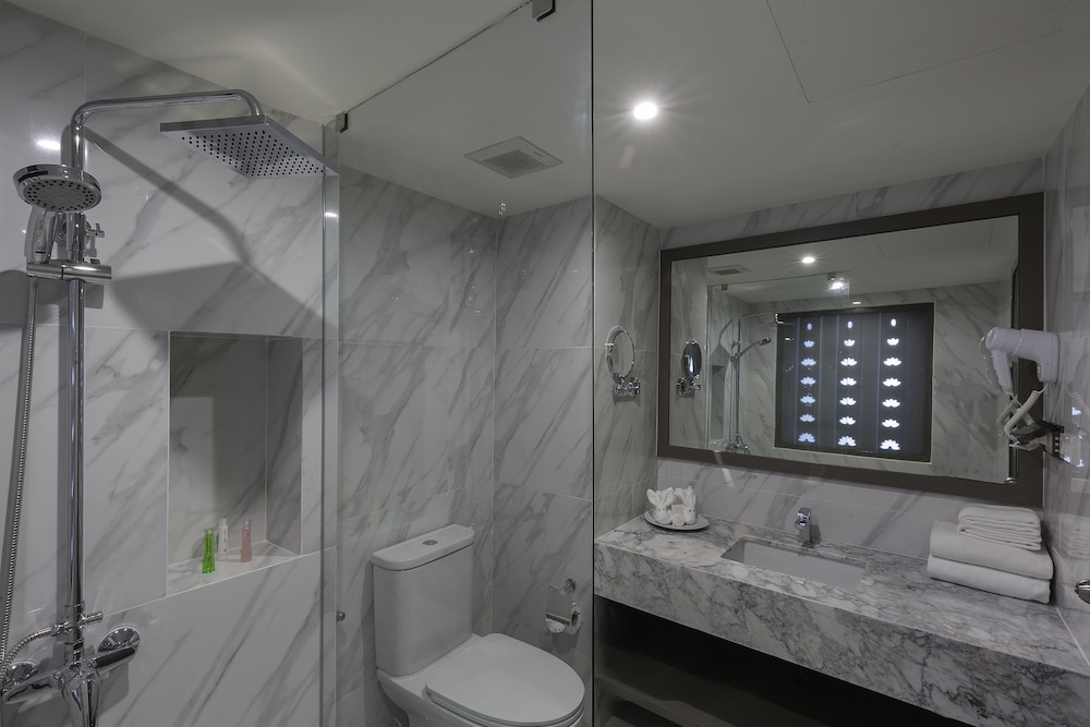 Chanalai Flora Resort, Kata Beach — Hotel rooms in Karon, Phuket Province