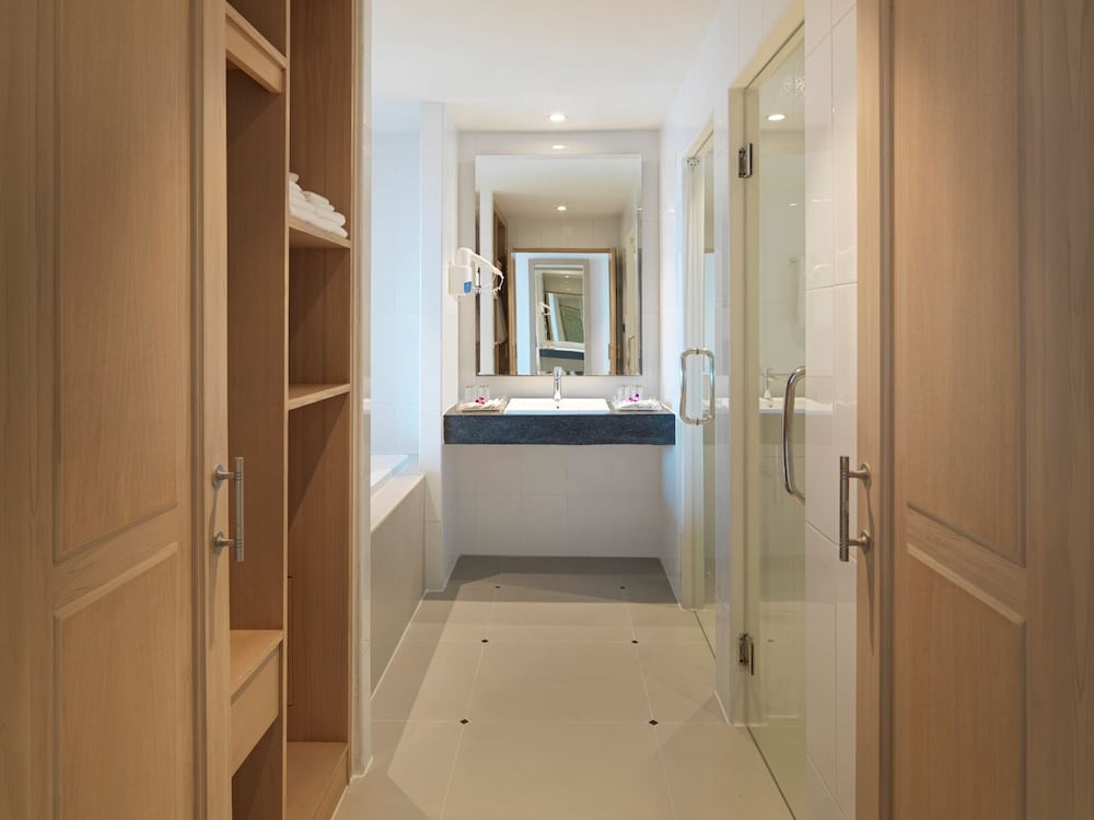 Chanalai Flora Resort, Kata Beach — Hotel rooms in Karon, Phuket Province