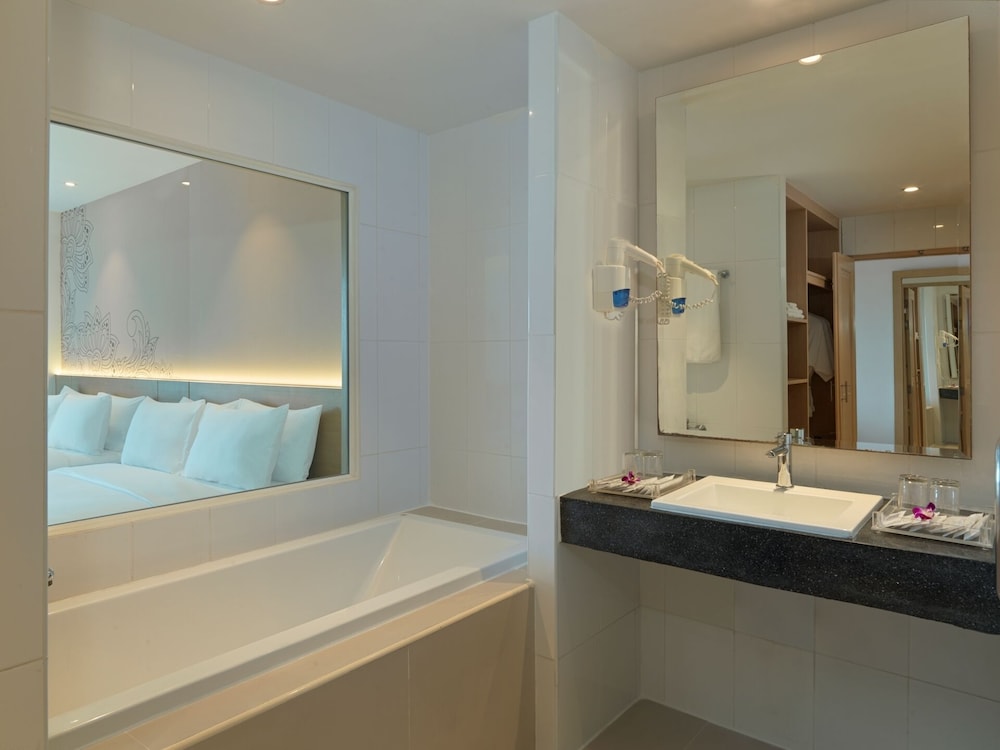 Chanalai Flora Resort, Kata Beach — Hotel rooms in Karon, Phuket Province