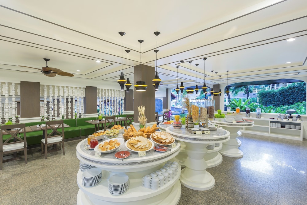 Chanalai Flora Resort, Kata Beach — Restaurant & bars in Karon, Phuket Province