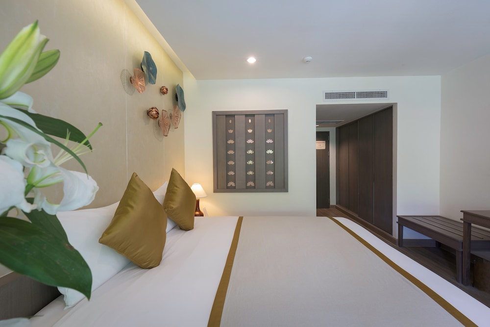 Chanalai Flora Resort, Kata Beach — Hotel rooms in Karon, Phuket Province