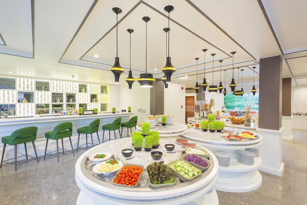 Chanalai Flora Resort, Kata Beach — Restaurant & bars in Karon, Phuket Province