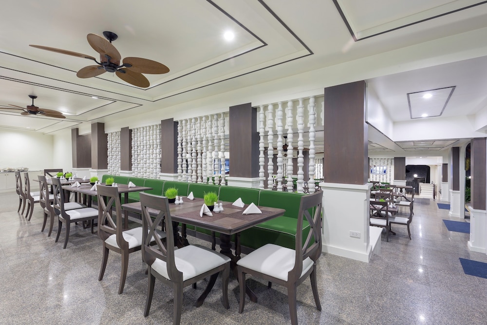 Chanalai Flora Resort, Kata Beach — Restaurant & bars in Karon, Phuket Province