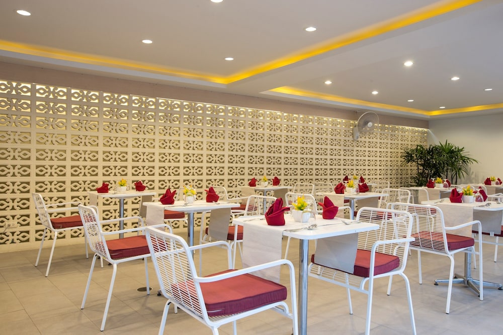 Chanalai Garden Resort, Kata Beach — Restaurant & bars in Karon, Phuket Province