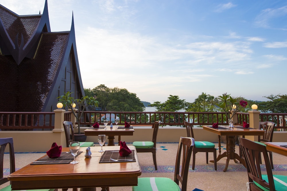 Chanalai Garden Resort, Kata Beach — Restaurant & bars in Karon, Phuket Province